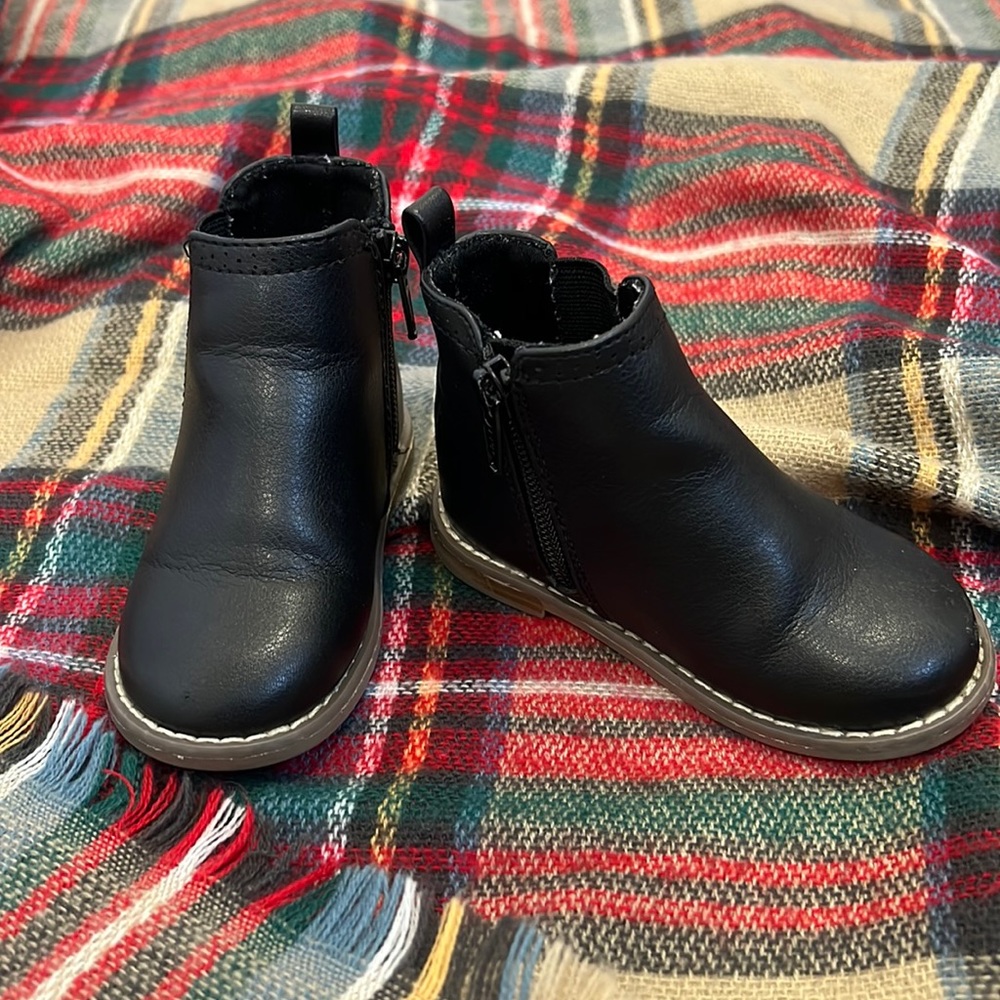 Size 6t black zip boots